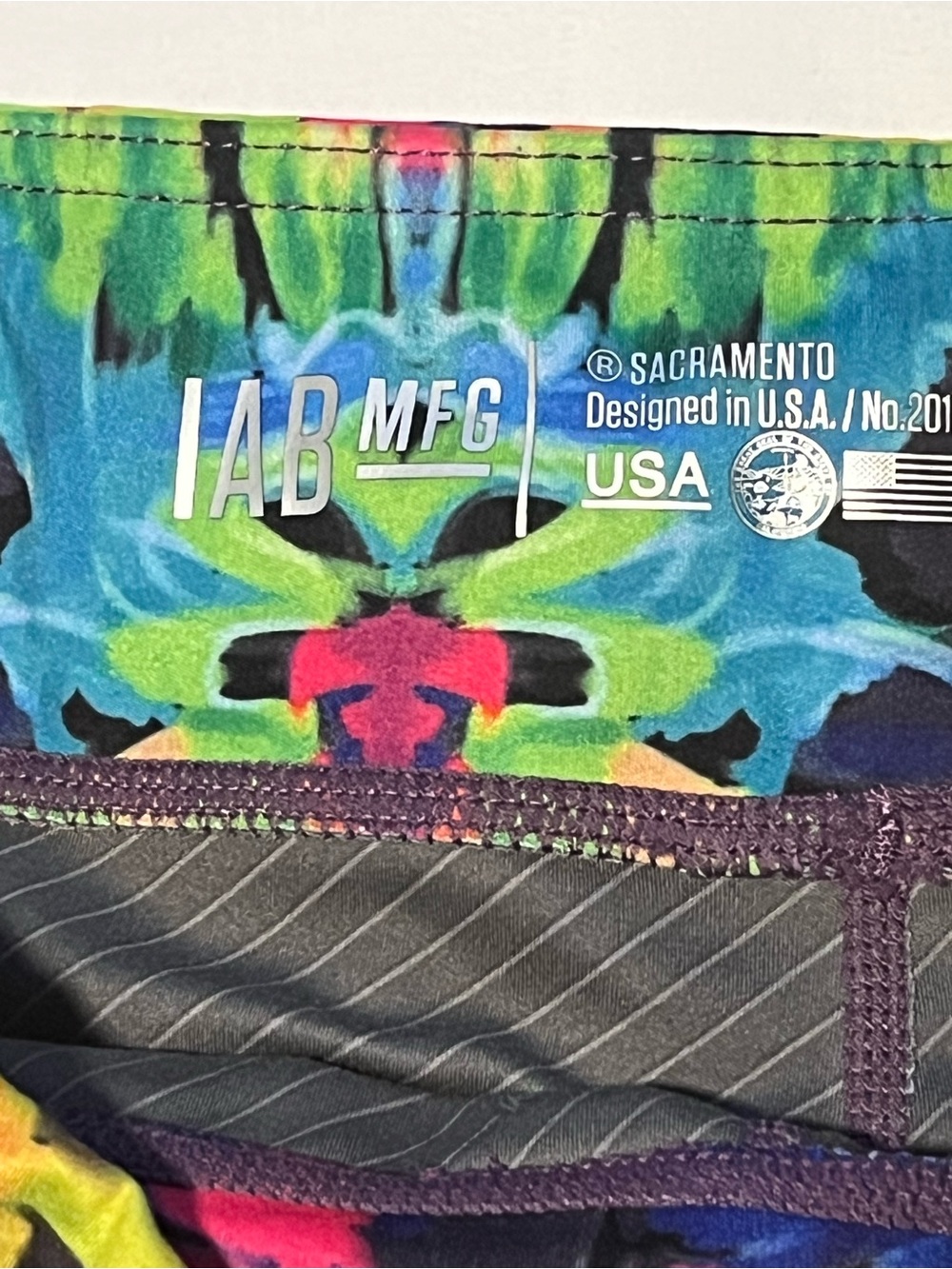 IAB Multicolored Pattern Workout Shorts Size XXL 14 Polyester Spandex - Picture 3 of 4